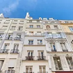 Elegant Studio Center Of Paris