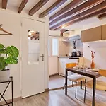 Elegant Studio Center Of Paris