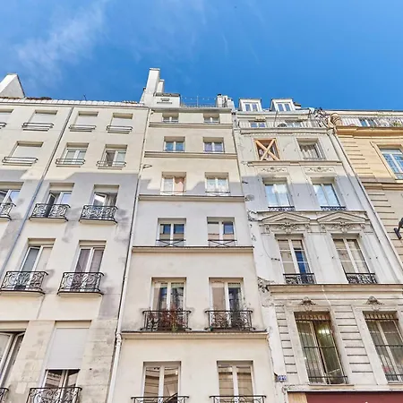 Elegant Center Of Paris