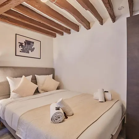 Elegant Center Of Apartment *